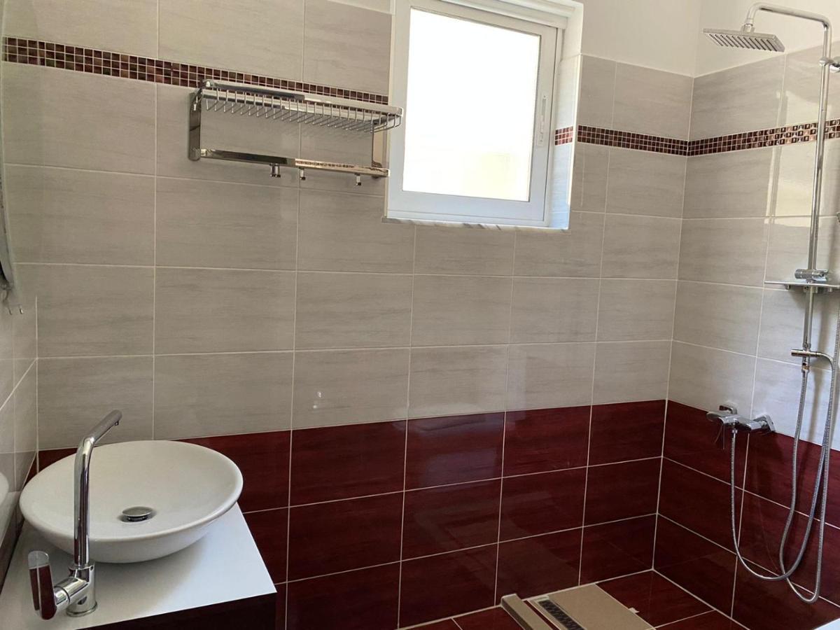 Vila Sinani ساراندا المظهر الخارجي الصورة