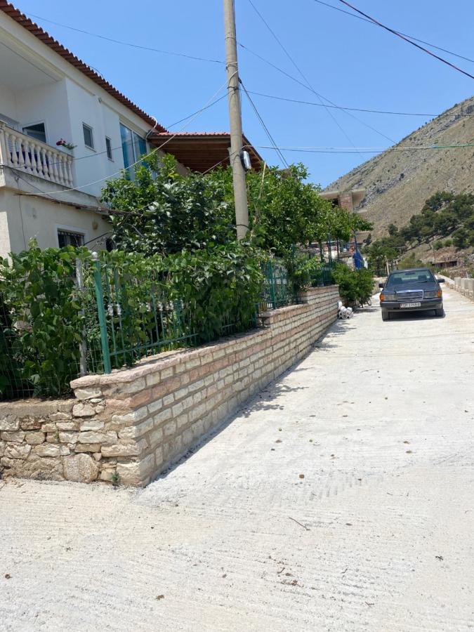 Vila Sinani ساراندا المظهر الخارجي الصورة